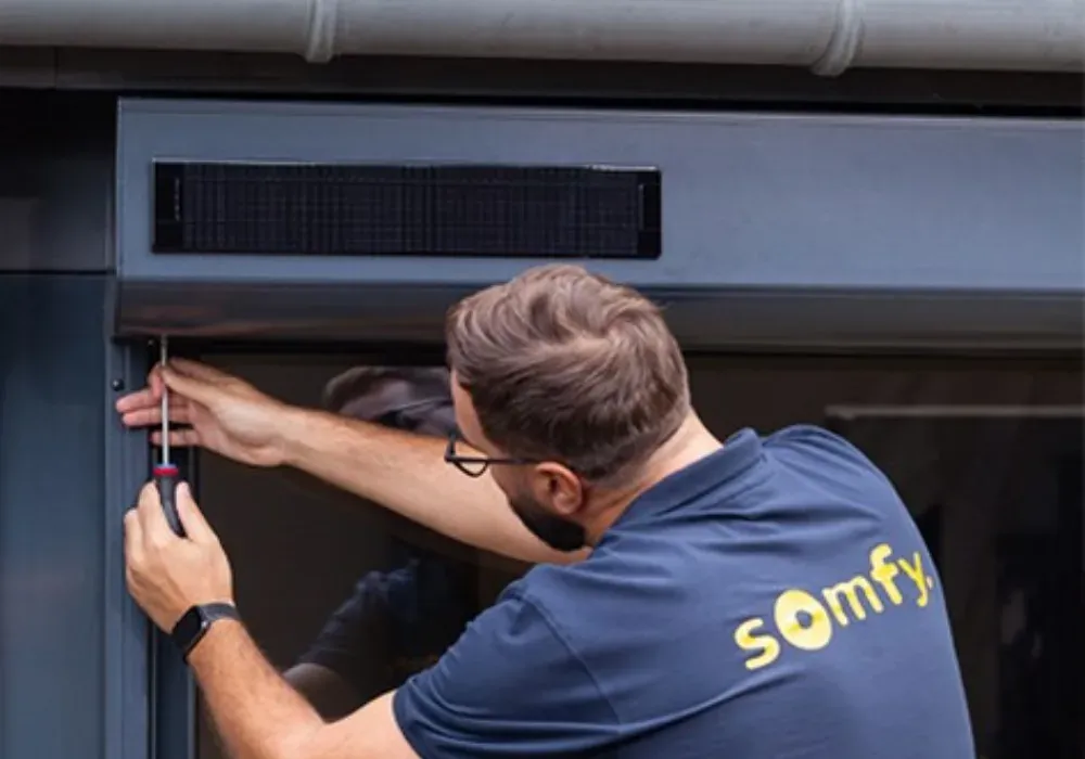Volet électrique en panne : que faire avant d'appeler ? — Dépannage Volets Tournai Volet électrique en panne : que faire avant d'appeler ?